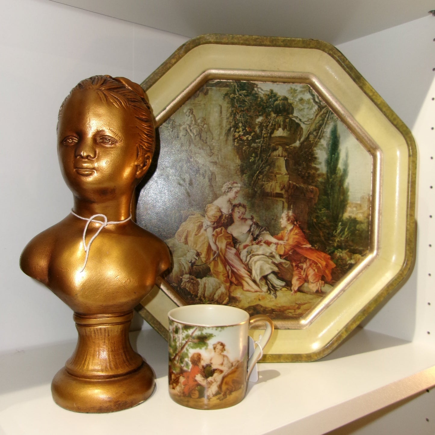 Victorian Style Scene Tin
